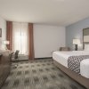 Отель La Quinta Inn & Suites by Wyndham Guthrie, фото 9
