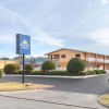 Отель Days Inn & Suites by Wyndham Arlington Near Six Flags, фото 1