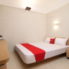 Отель RedDoorz @ Raya Kelapa Dua, фото 15
