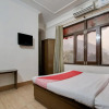 Отель White House By OYO Rooms, фото 6