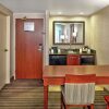 Отель Hampton Inn & Suites by Hilton Toronto Airport, фото 14