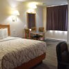 Отель Canadas Best Value Inn & Suites Castlegar, фото 35
