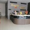 Отель OYO 90028 Ragula Hotel, фото 2