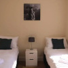 Отель The Manchester St Petersgate - Sleeps up to 6 Close to Train Station Very Central, фото 2