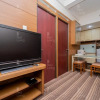 Отель RedLiving Apartemen Tamansari Panoramic - Rasya Room, фото 18