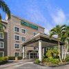 Отель La Quinta Inn & Suites by Wyndham Naples East (I-75) в Нэйплзе