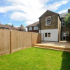 Отель Charming 5 Star 3 Bed London Flat, Garden, Parking, фото 12