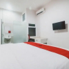 Отель RedDoorz Plus near Living Plaza Jababeka, фото 4
