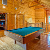 Отель Bear Essentials Lodge Hot Tub Game Room Steam Showers and Community Pool, фото 14