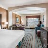 Отель La Quinta Inn & Suites by Wyndham Bakersfield North, фото 30
