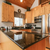 Отель Cascades Adventure Cabin 2 Bedroom Home by NW Comfy Cabins by RedAwning, фото 9
