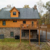 Отель Lone Wolf Lodge - Three Bedroom Cabin, фото 1