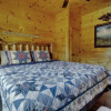Отель Luxury 5bed/6ba Cabin: Theater, Pool Room, Hottub!, фото 1