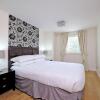 Отель Deluxe and Secure Apartment Close to Aberdeen City Centre, фото 3