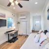 Отель Central & Cozy Houston Studio - Pets Welcome!, фото 12