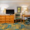Отель La Quinta Inn & Suites by Wyndham Colorado Springs South AP, фото 27