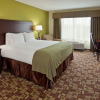 Отель Holiday Inn Express Hotel & Stes Kansas City Sports Complex, an IHG Hotel, фото 6