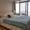 Отель Newcastle Short Stay Apartments - Sandbar Newcastle Beach, фото 4