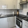 Отель Impeccable 2-bed Apartment in Erith, фото 3