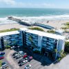 Отель La Quinta Inn & Suites by Wyndham Cocoa Beach Oceanfront, фото 20