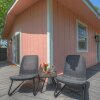 Отель Charming Pink Haus 1 Mile to Main St With Firepit!, фото 17