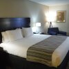 Отель Spring Lake Inn & Suites - Fayetteville, фото 18