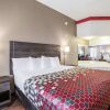 Отель Econo Lodge Inn and Suites, фото 2