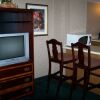 Отель Seasons Inn and Suites, фото 12