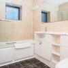 Отель Bright 2Bed Water Side Flat, фото 9