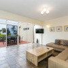 Отель Two Bays Apartments, фото 2