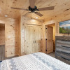 Отель Stargazer Chalet 5 Bedroom Cabin by Redawning, фото 33