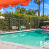 Отель The Beverly - Pool Spa Fire Pits Putting Green, фото 11