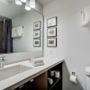 Отель Amazing Suites In Yorkville, фото 6