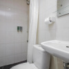 Отель RedDoorz Plus near Galaxy Bekasi, фото 9
