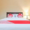 Отель Wisma Guntur II by OYO Rooms, фото 6