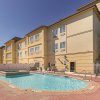 Отель La Quinta Inn & Suites by Wyndham San Antonio The Dominion в Сан-Антонио