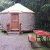 Отель Mount Vernon Camping Resort 16 ft. Yurt 6, фото 8