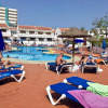 Отель Studio at popular Garden City complex, heated pool - close to beach, фото 18