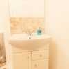 Отель Newly Refurbished 2-br Flat for 5 in London, фото 9