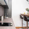Отель Modern and Bright Duplex - Main Street, фото 8