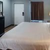 Отель Travelers Inn & Suites Forest City, фото 4