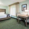 Отель La Quinta Inn & Suites by Wyndham Newport, фото 39