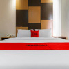 Отель RedDoorz Plus near Pantai Losari, фото 15
