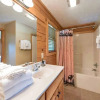 Отель Eagles Point Lodge 4 Bedroom Home with Hot Tub, фото 3