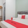 Отель RedDoorz near Hang Nadim Batam Airport, фото 4