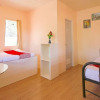 Отель J5 Guest House & Restobar by OYO Rooms, фото 4