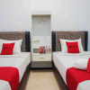 Отель RedDoorz near Velodrome Malang 2, фото 4
