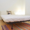 Отель 2 Bedroom Victorian Flat in Zone 1 Sleeps 4, фото 3