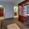 Отель Hampton Inn & Suites Indianapolis-Airport, фото 6