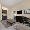 Отель La Quinta Inn & Suites by Wyndham Houston Energy Corridor, фото 22